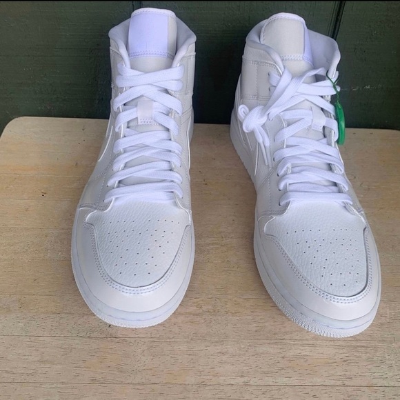 Air Jordan 1 Mid Triple White Patent Swoosh BQ6472-100 Women’s Size 11 Mens 9.5 - Picture 9 of 12